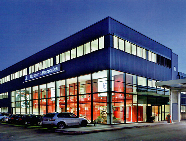 Husqvarna摩托車(chē)展廳設計