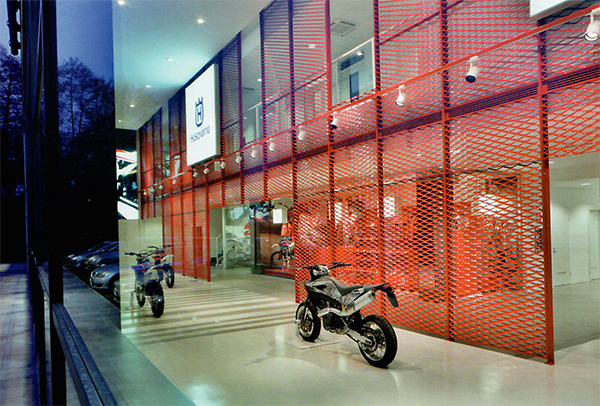 Husqvarna摩托車(chē)展廳設計
