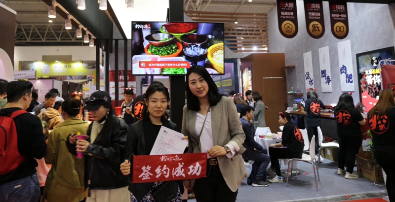 展會(huì )現場(chǎng)簽約圖